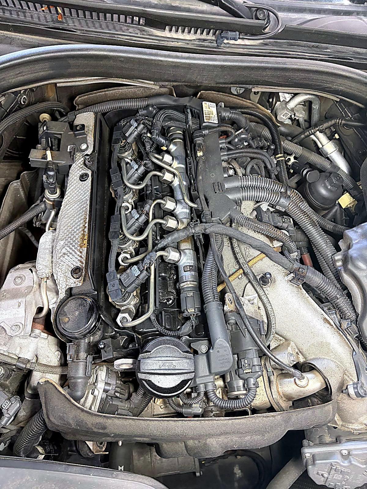 BMW 320d 엔진룸