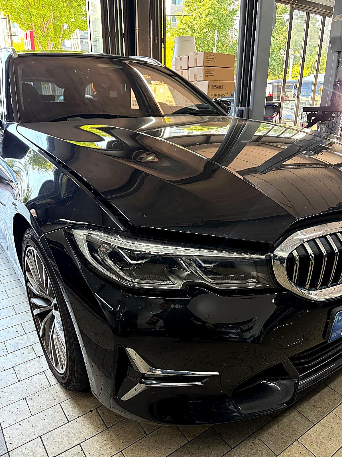 쌍촌본점에 입고된 검은색 BMW 320d G20