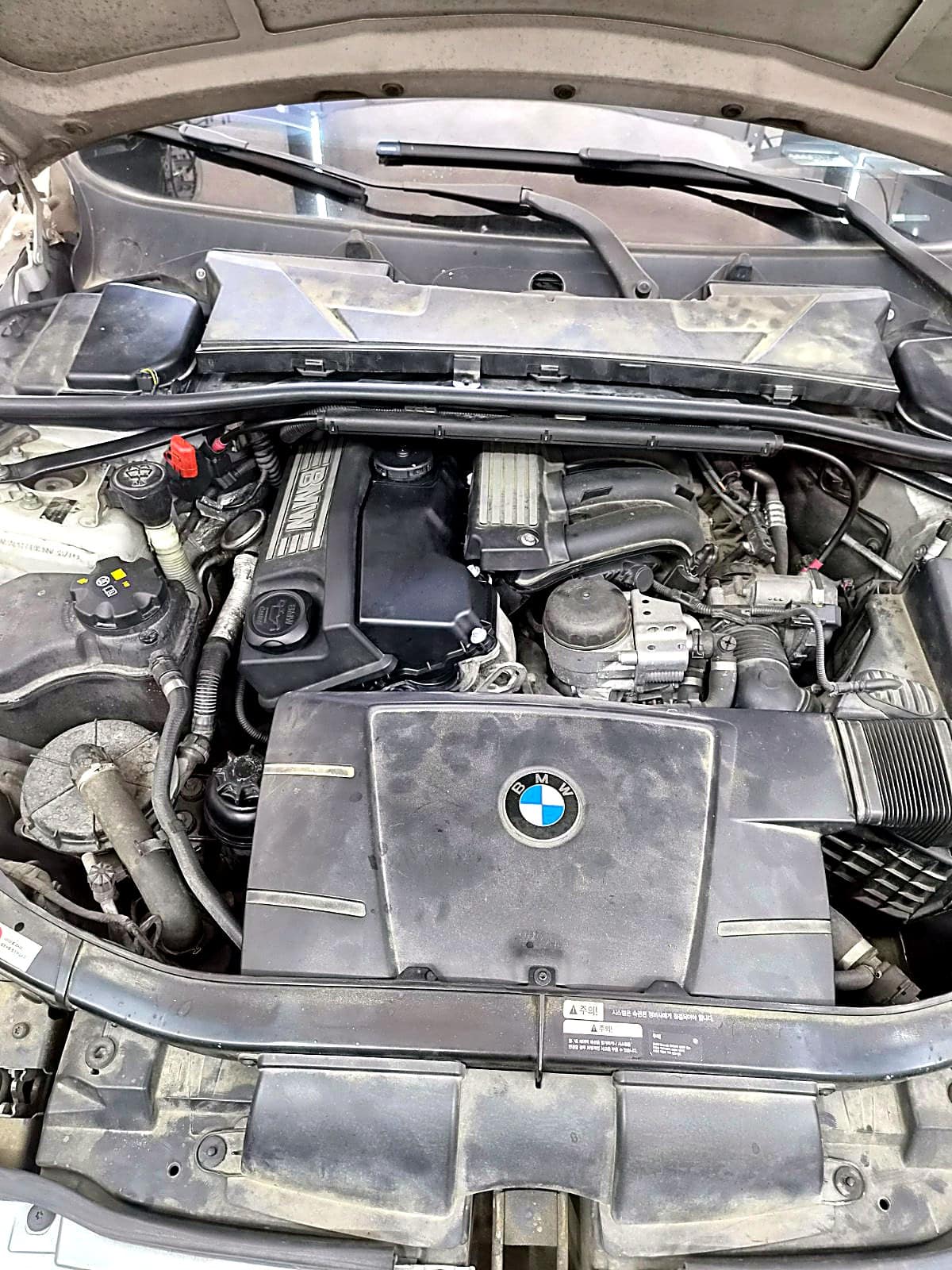 BMW 3시리즈 E90 헤드커버 교환을 마친 엔진룸