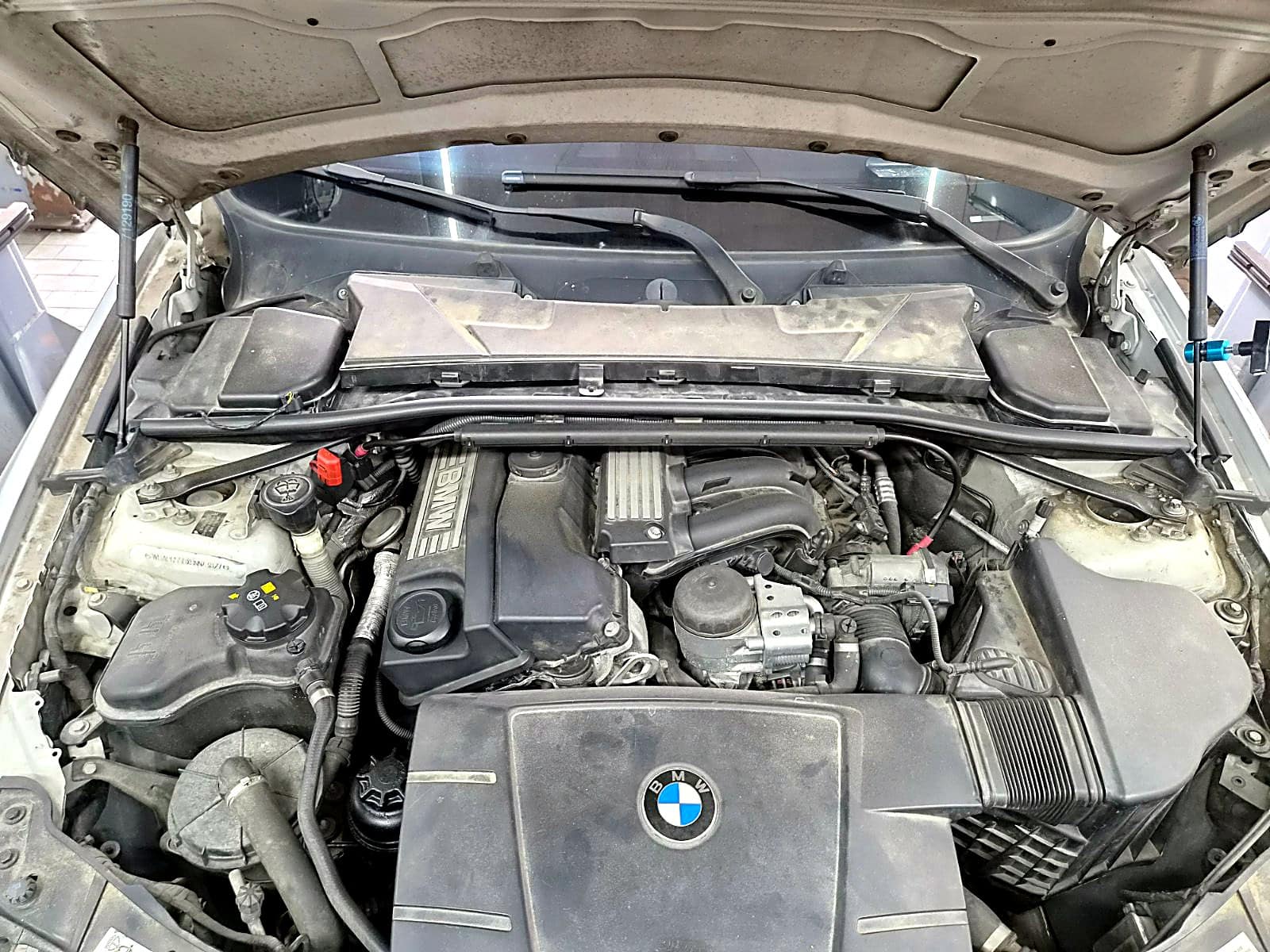 BMW 3시리즈 E90 엔진룸