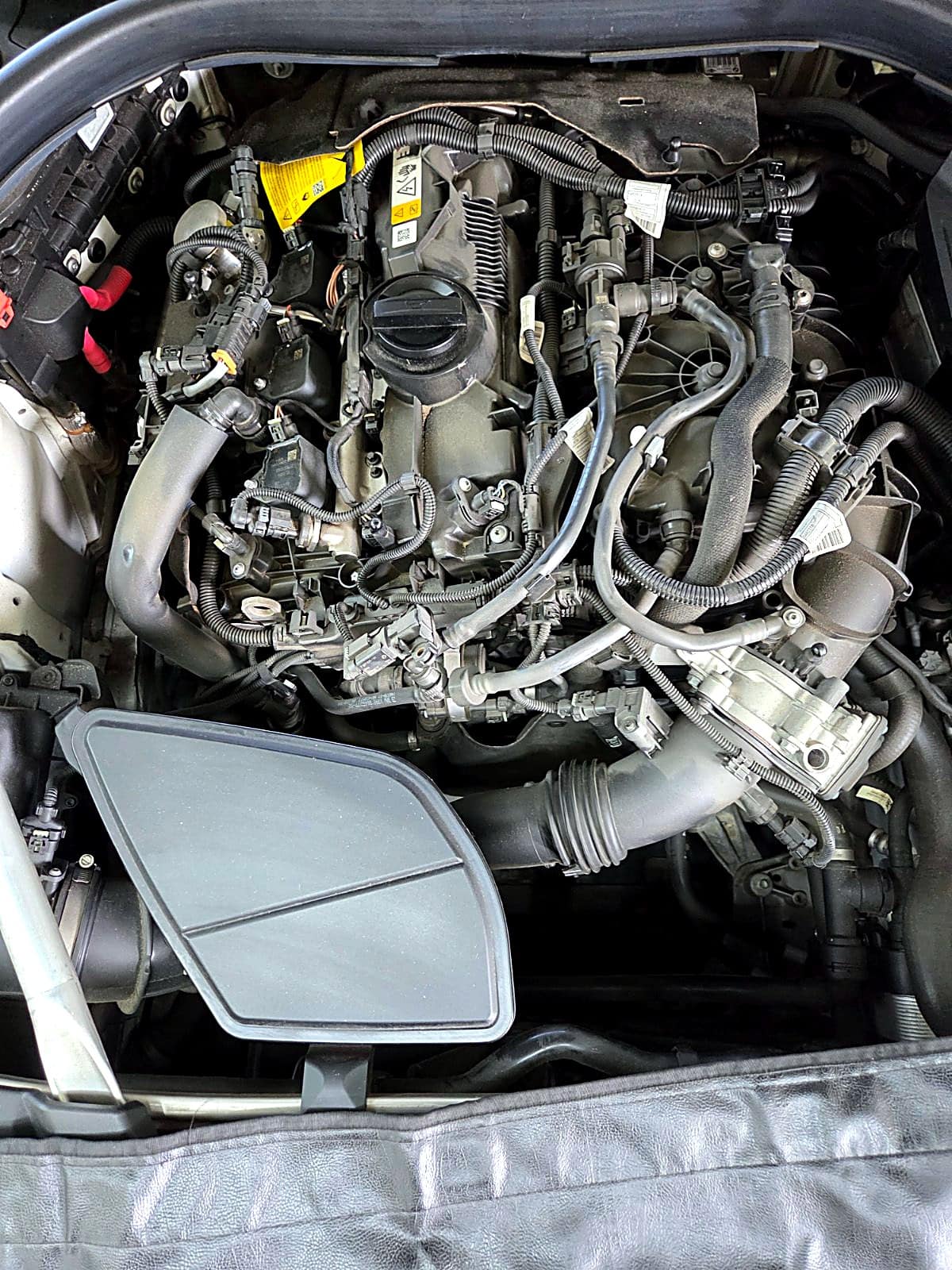 BMW 520i 엔진룸