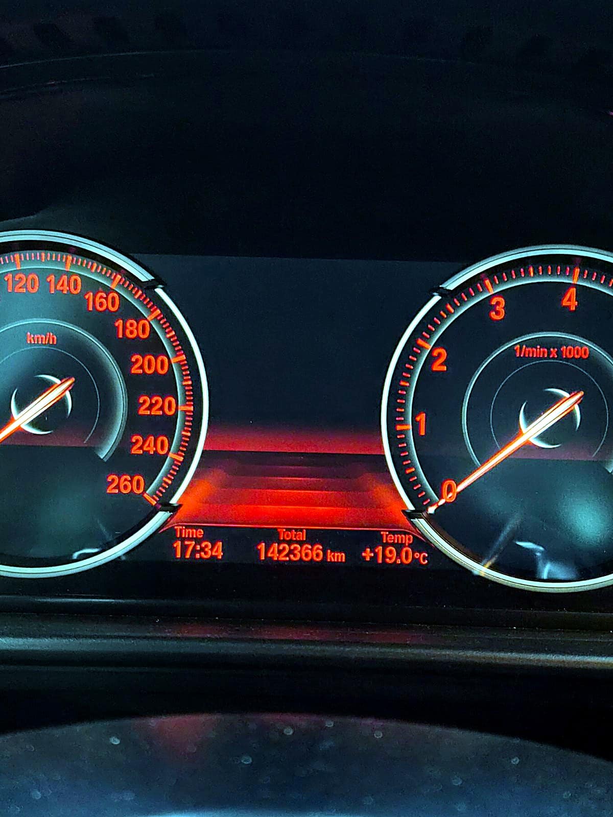 BMW 528i 계기판 누적 142,366km