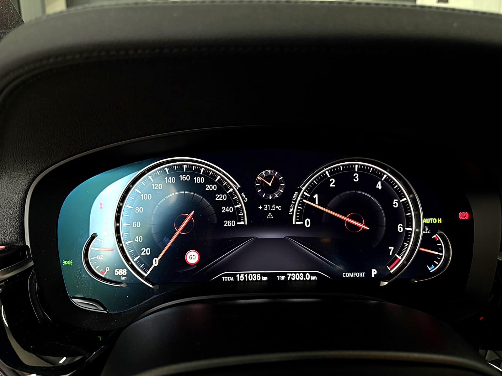 BMW 540i 계기판, 누적 주행거리 151,036km