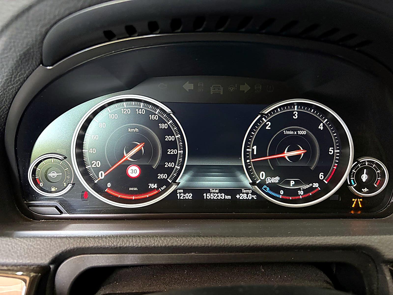 BMW 530d GT 계기판, 누적 주행거리 155,233km