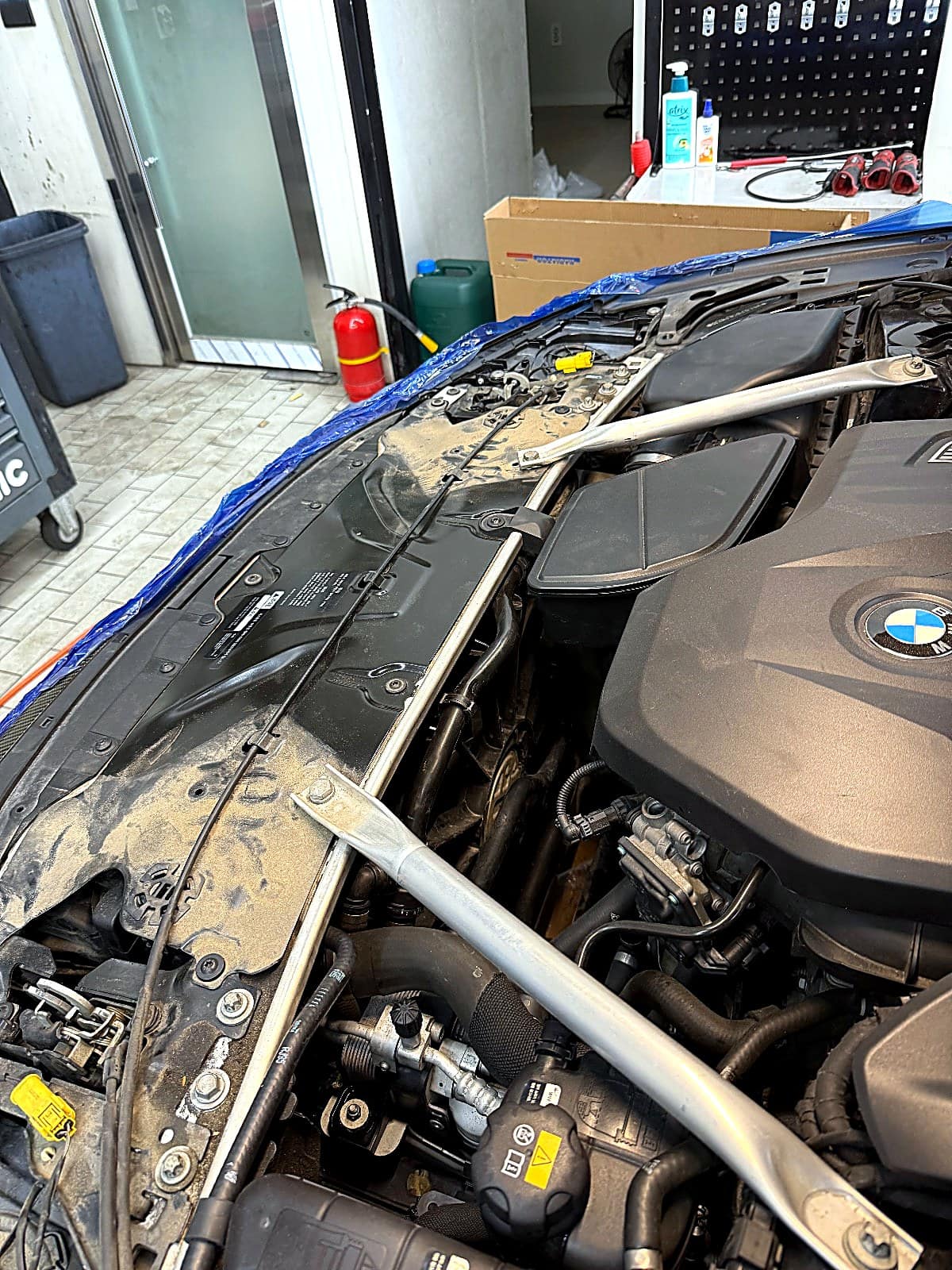 BMW 5시리즈 조립 완료 엔진룸