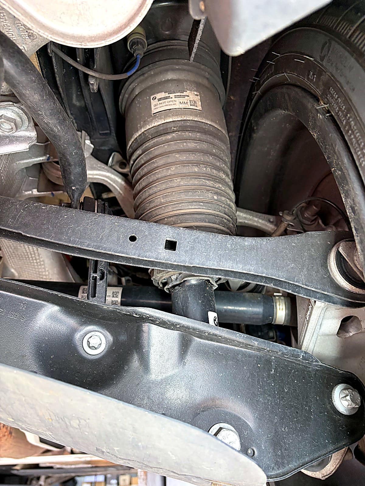 BMW 630i GT 뒤 에어 스프링 상태 확인