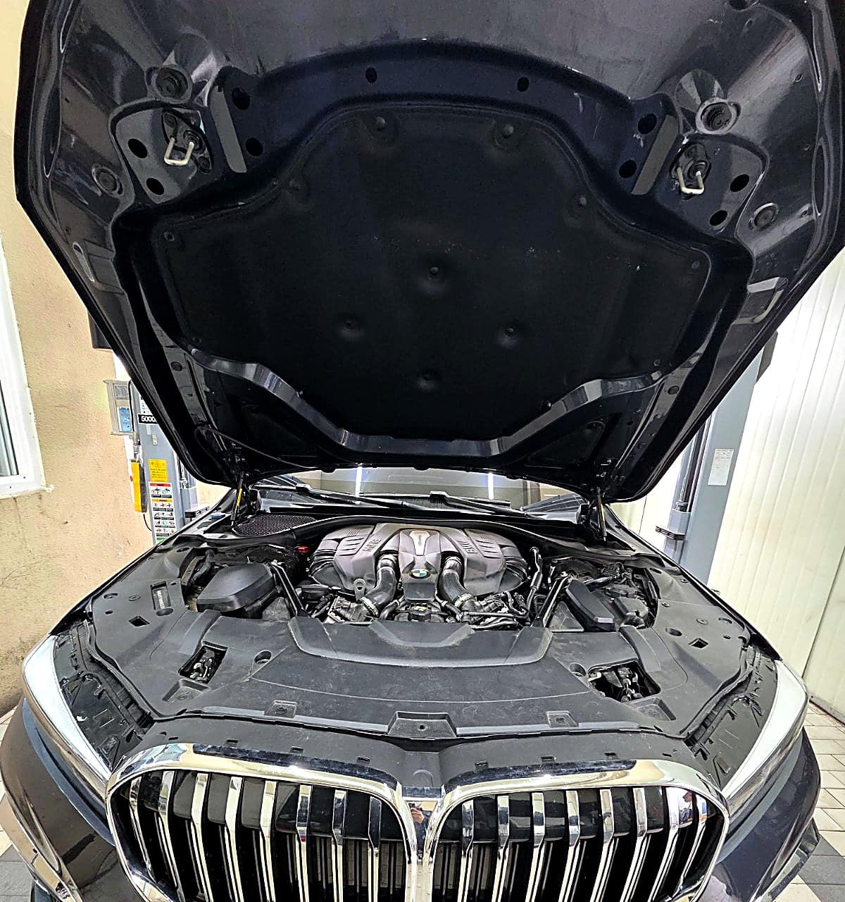 수완광산점에 입고된 BMW 7시리즈 엔진룸