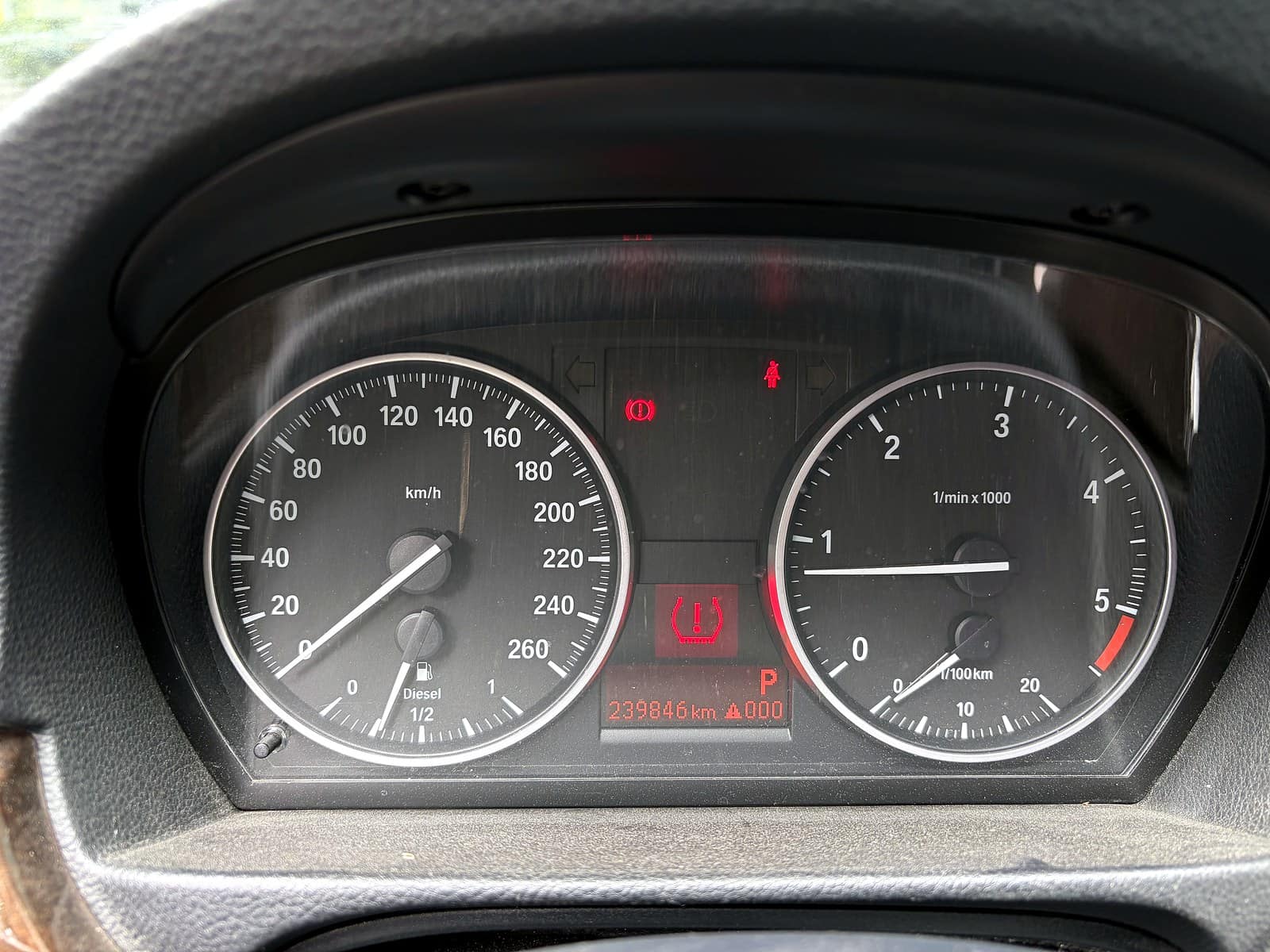 BMW 320d 계기판에 표시된 방향지시등 관련 경고