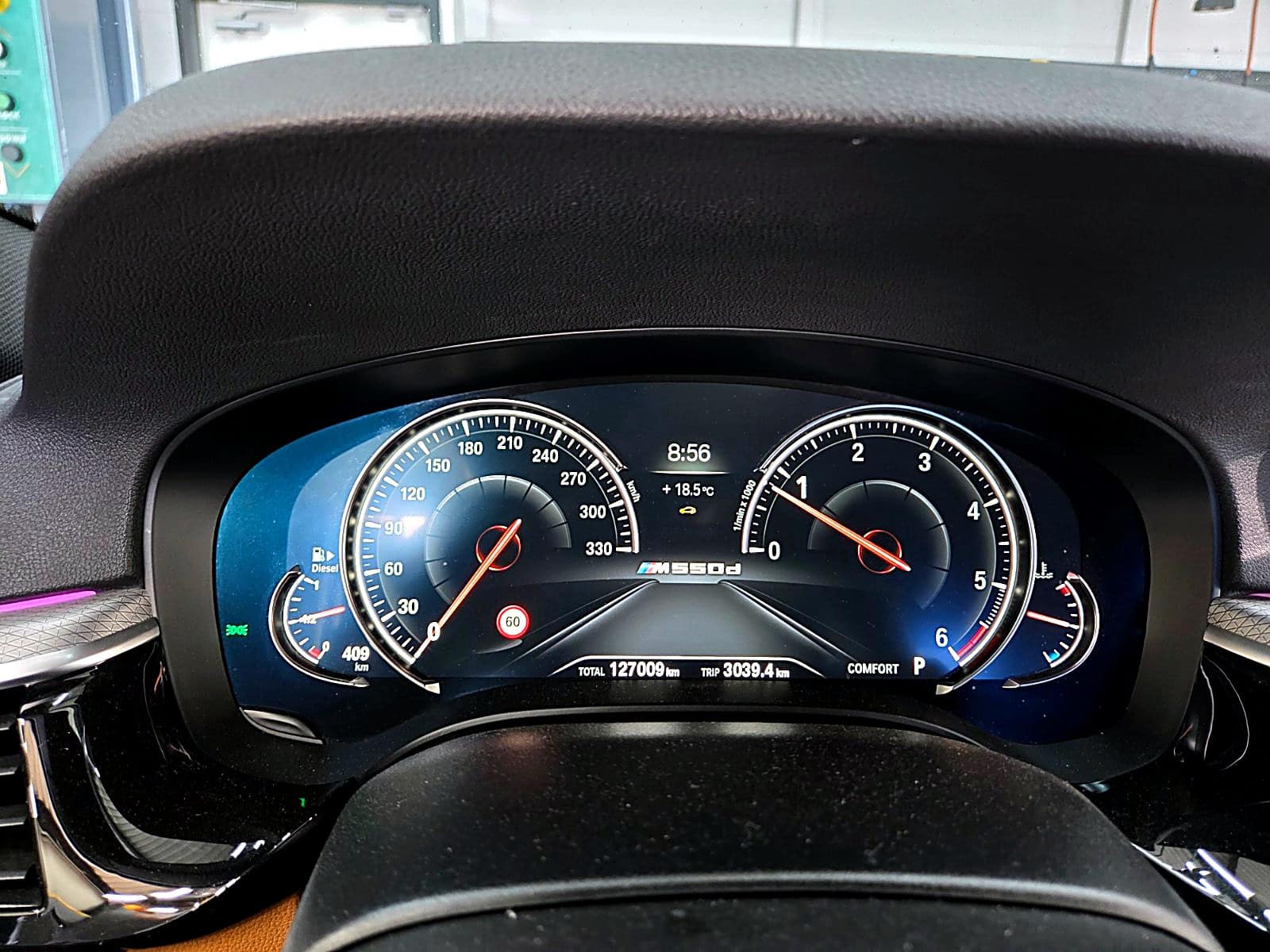 BMW M550d 계기판에 표시된 누적 주행거리 127,009km