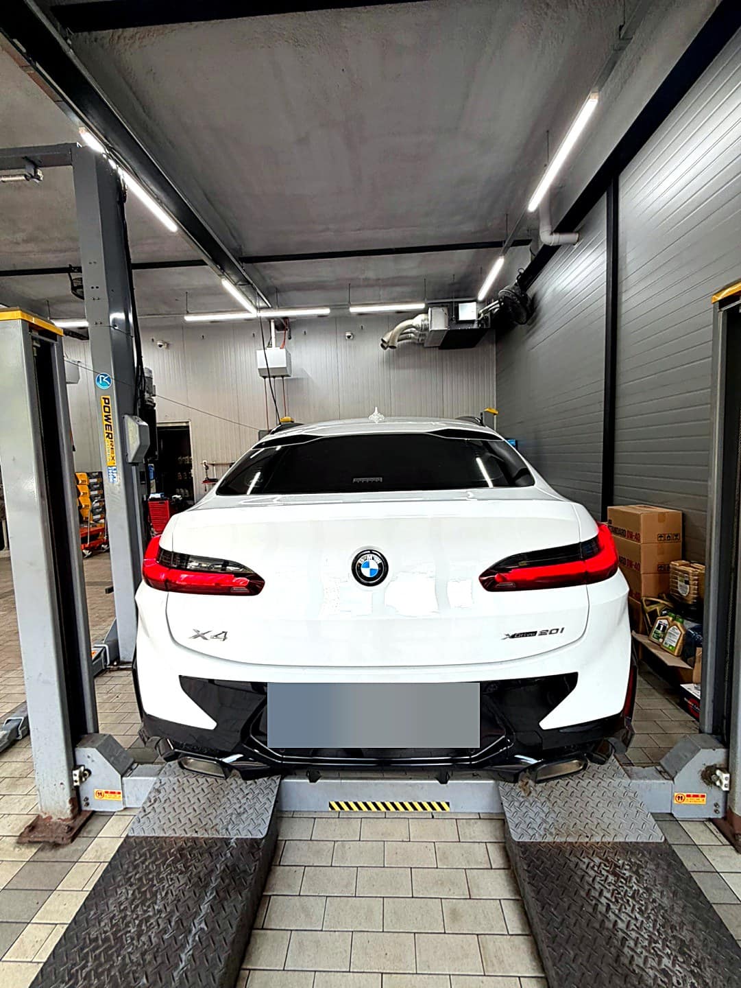 BMW X4 xDrive20i 후면, 정비 완료 후