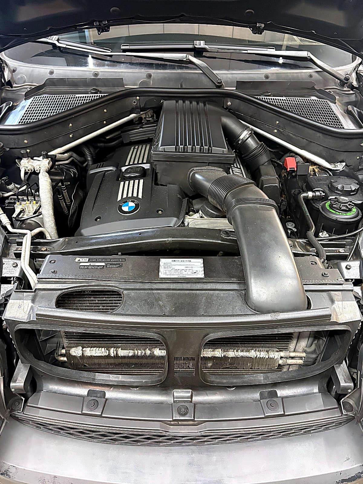 BMW X5 E70 엔진룸