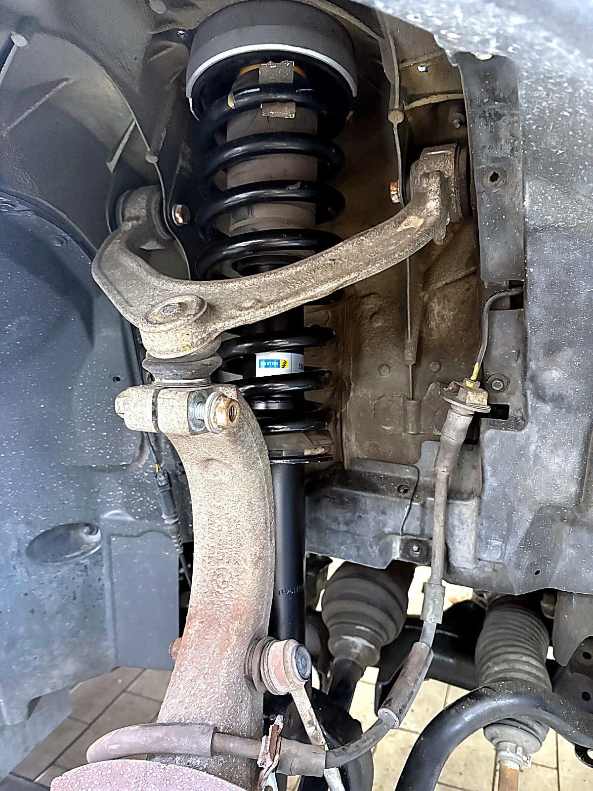 BMW X5 앞 쇼바 장착