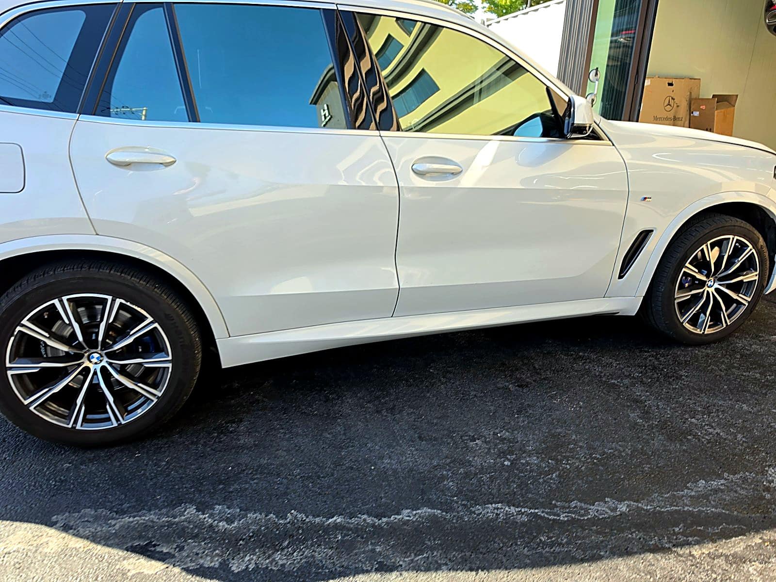 수완광산점에 입고된 흰색 BMW X5 G05