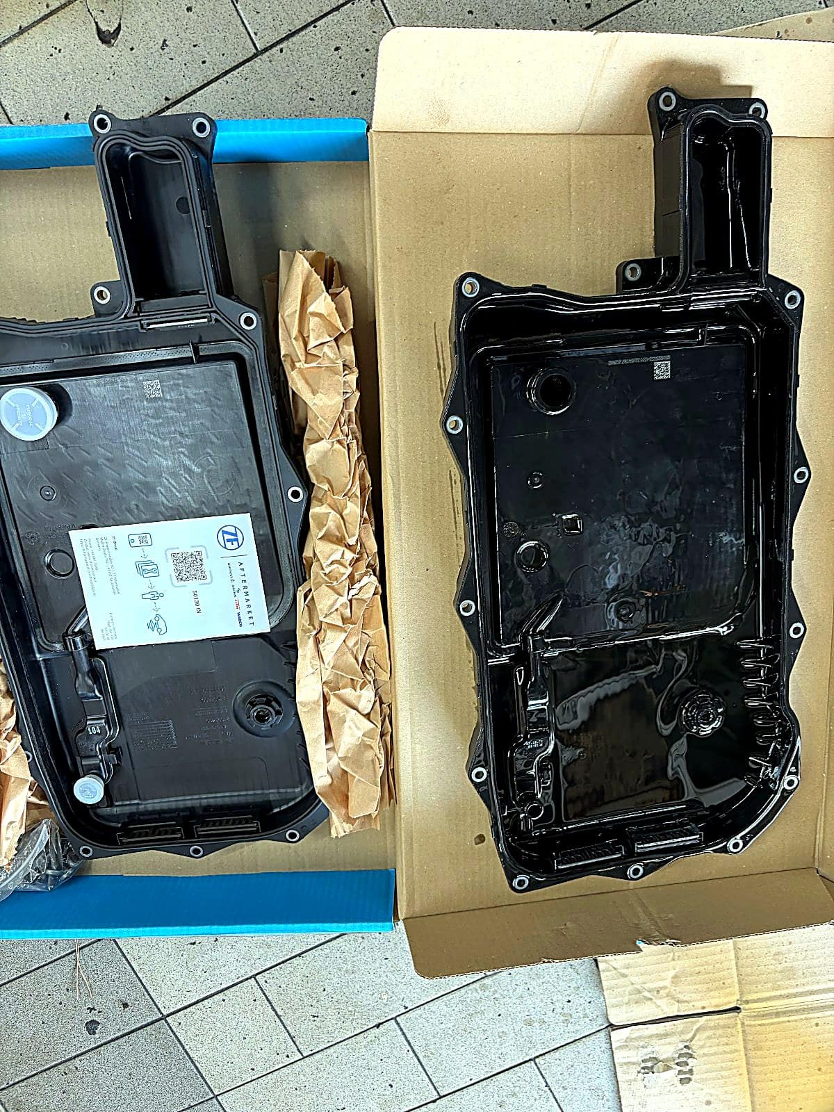 BMW X5 하이브리드 신품 ZF 오일팬과 탈거한 구품 오일팬 비교
