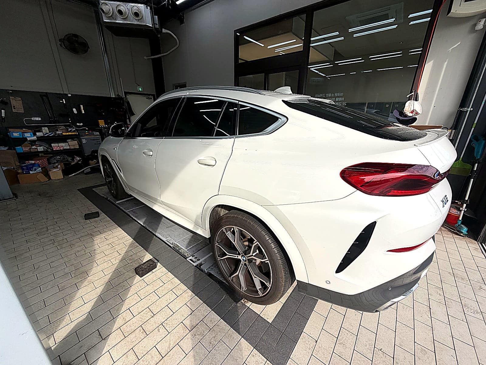 BMW X6 입고 모습
