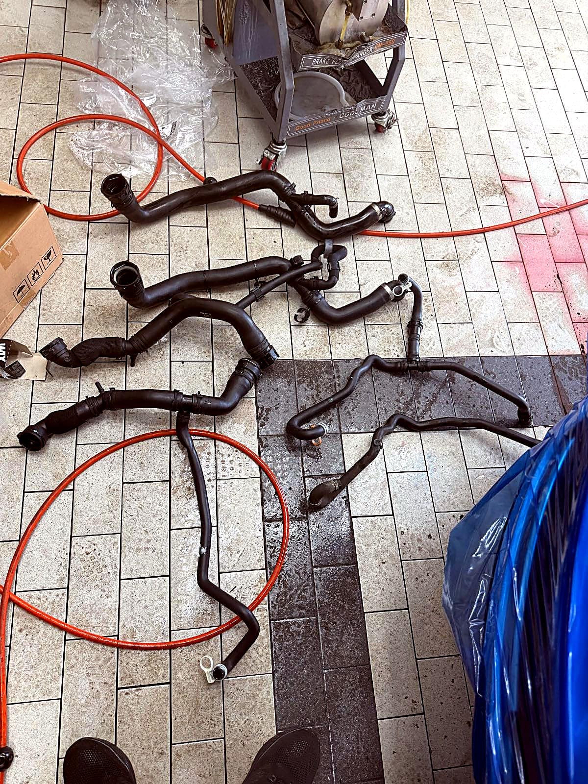 레인지로버 L405 냉각수 호스 부품