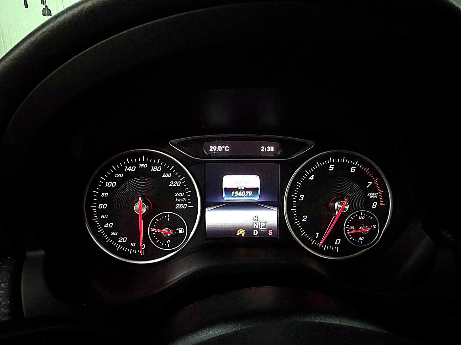 벤츠 A200 계기판, 누적 주행거리 154,079km