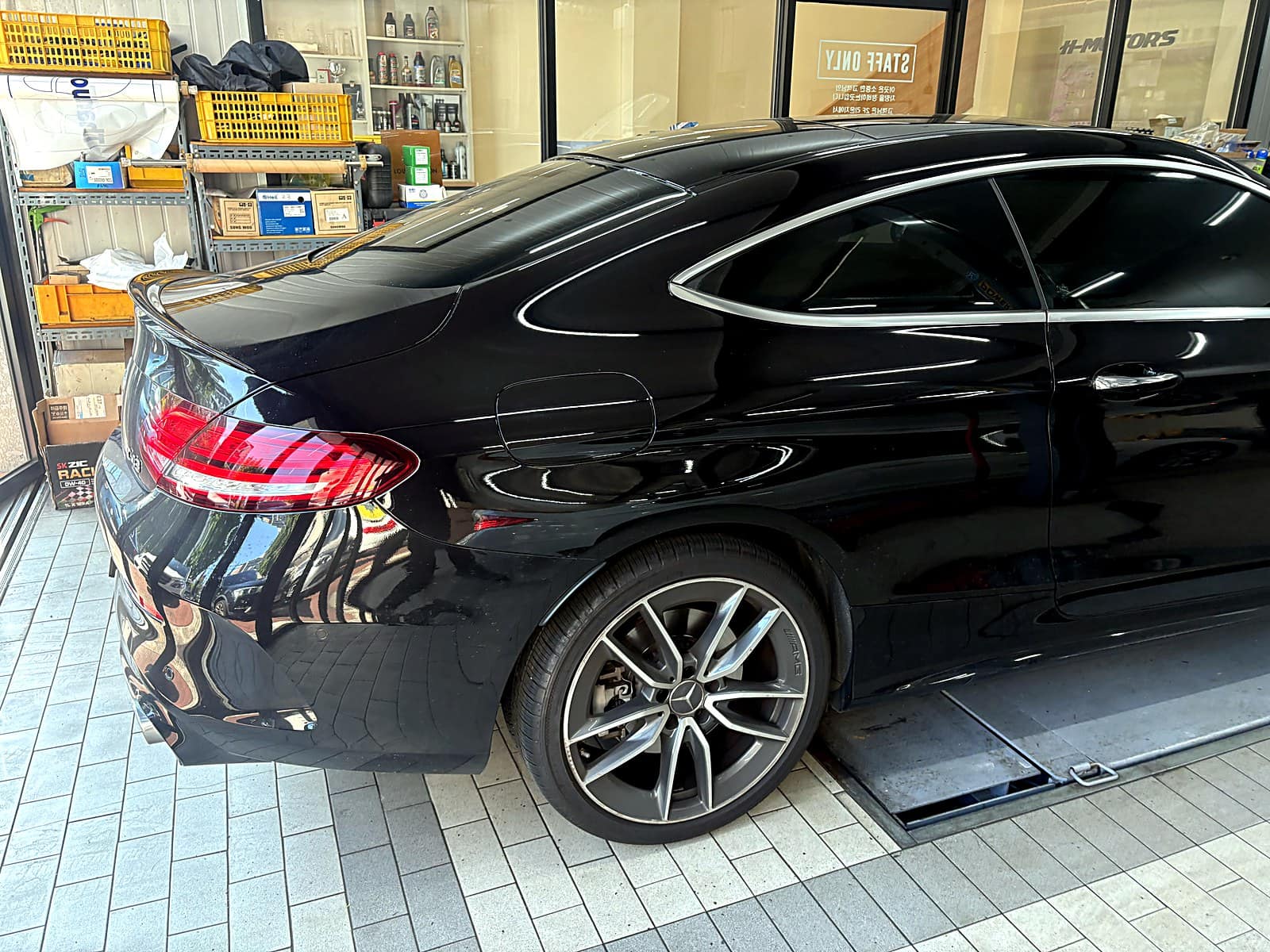메르세데스-AMG C43 쿠페 후측면