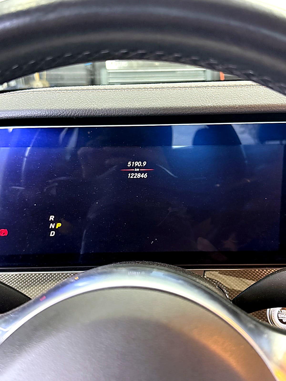 벤츠 E350 계기판에 표시된 누적 주행거리 122,846km