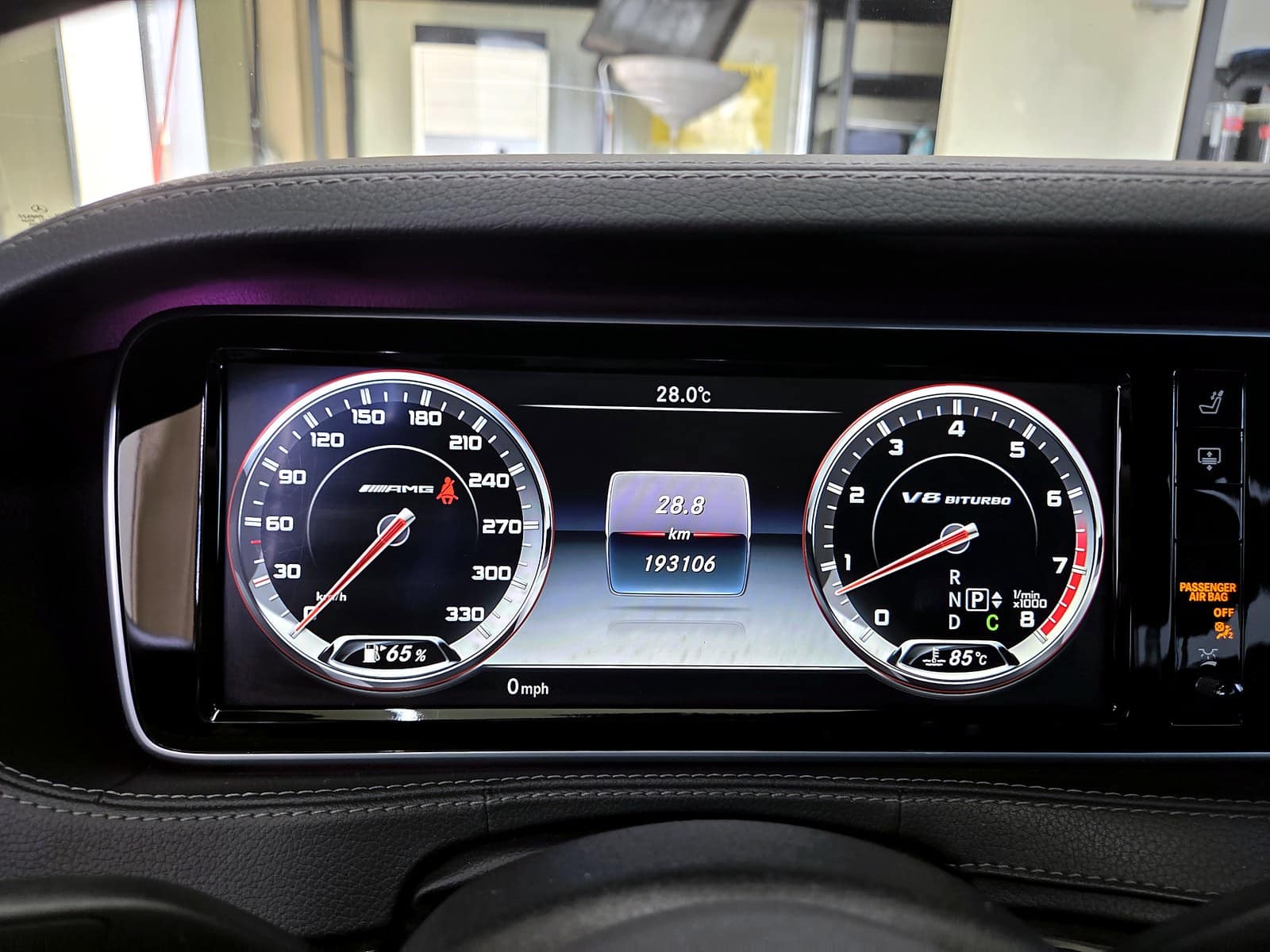 벤츠 S63 AMG 계기판, 주행거리 193106km와 V8 바이터보 표시, 냉각수온 85도