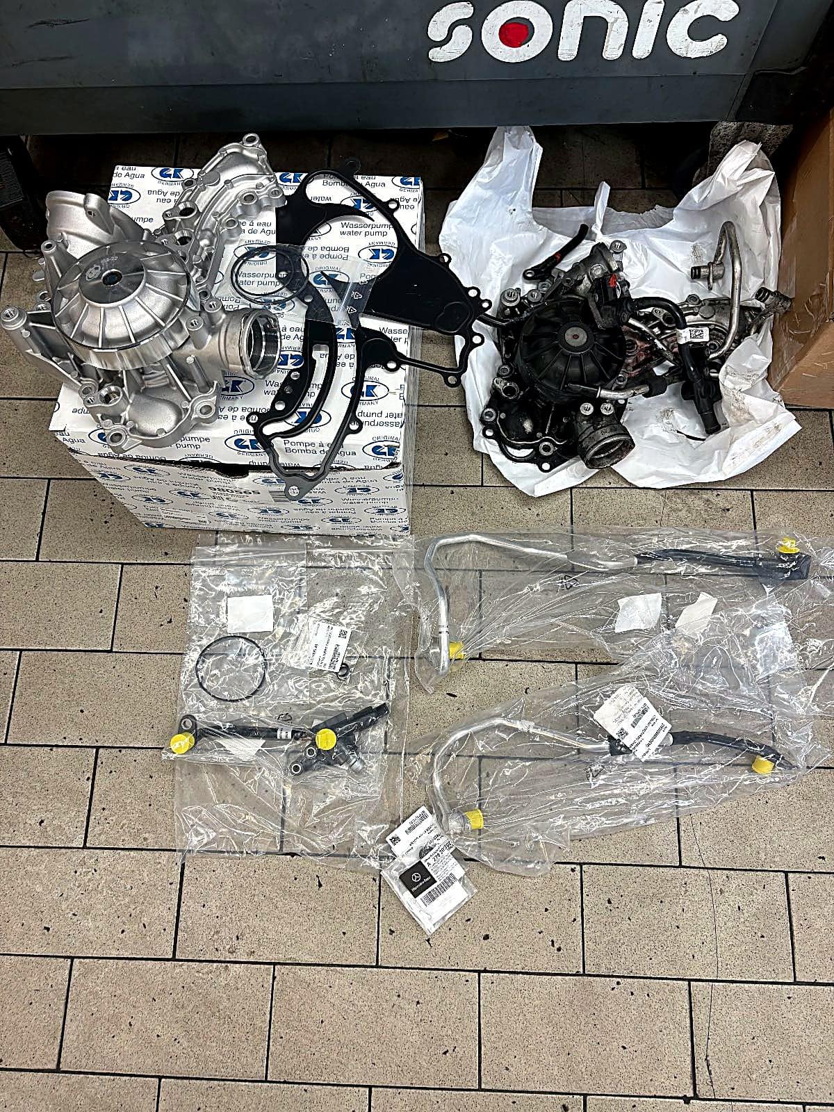 S클래스 S63 교체용 새 워터펌프와 파이프 부품