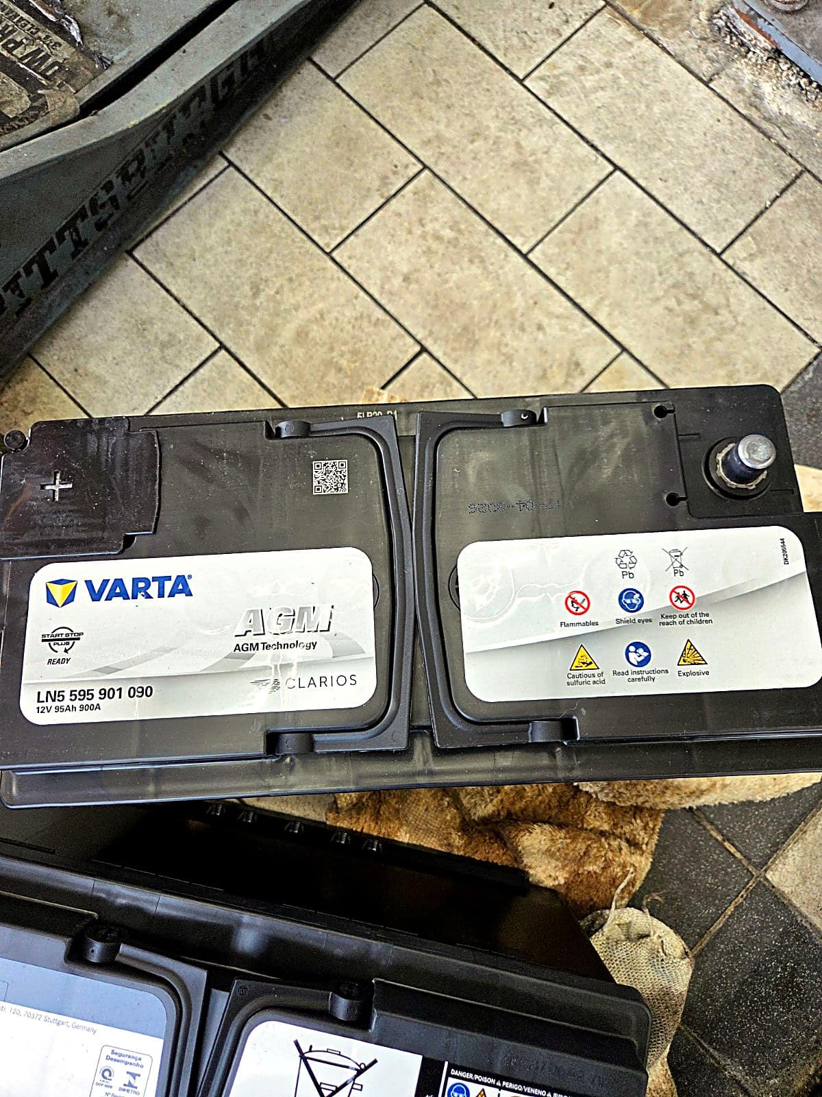 새 VARTA AGM 배터리 라벨