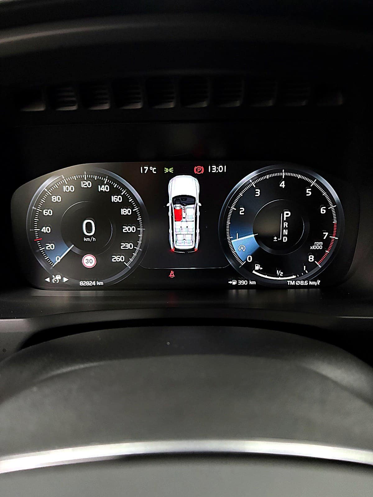 볼보 XC90 계기판 누적 82,824km와 경고 표시