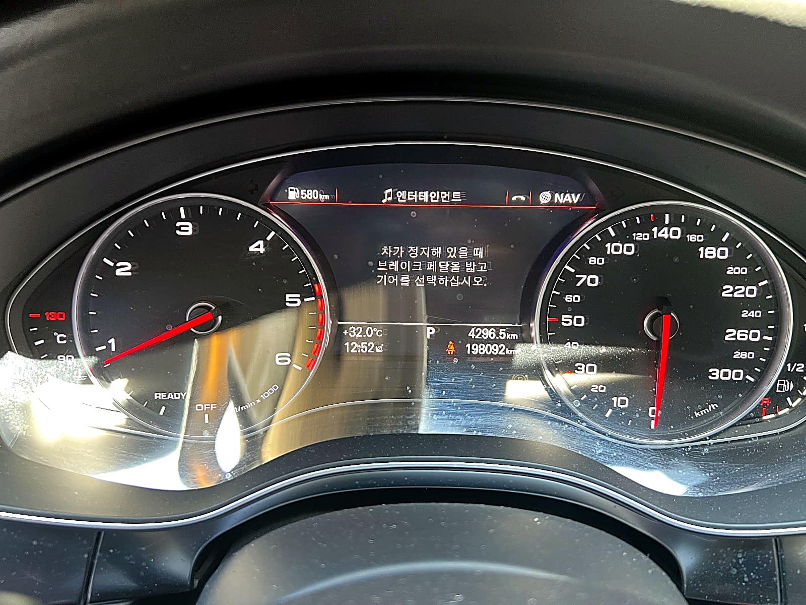 아우디 A6 35 TDI 계기판, 누적 주행거리 198,092km