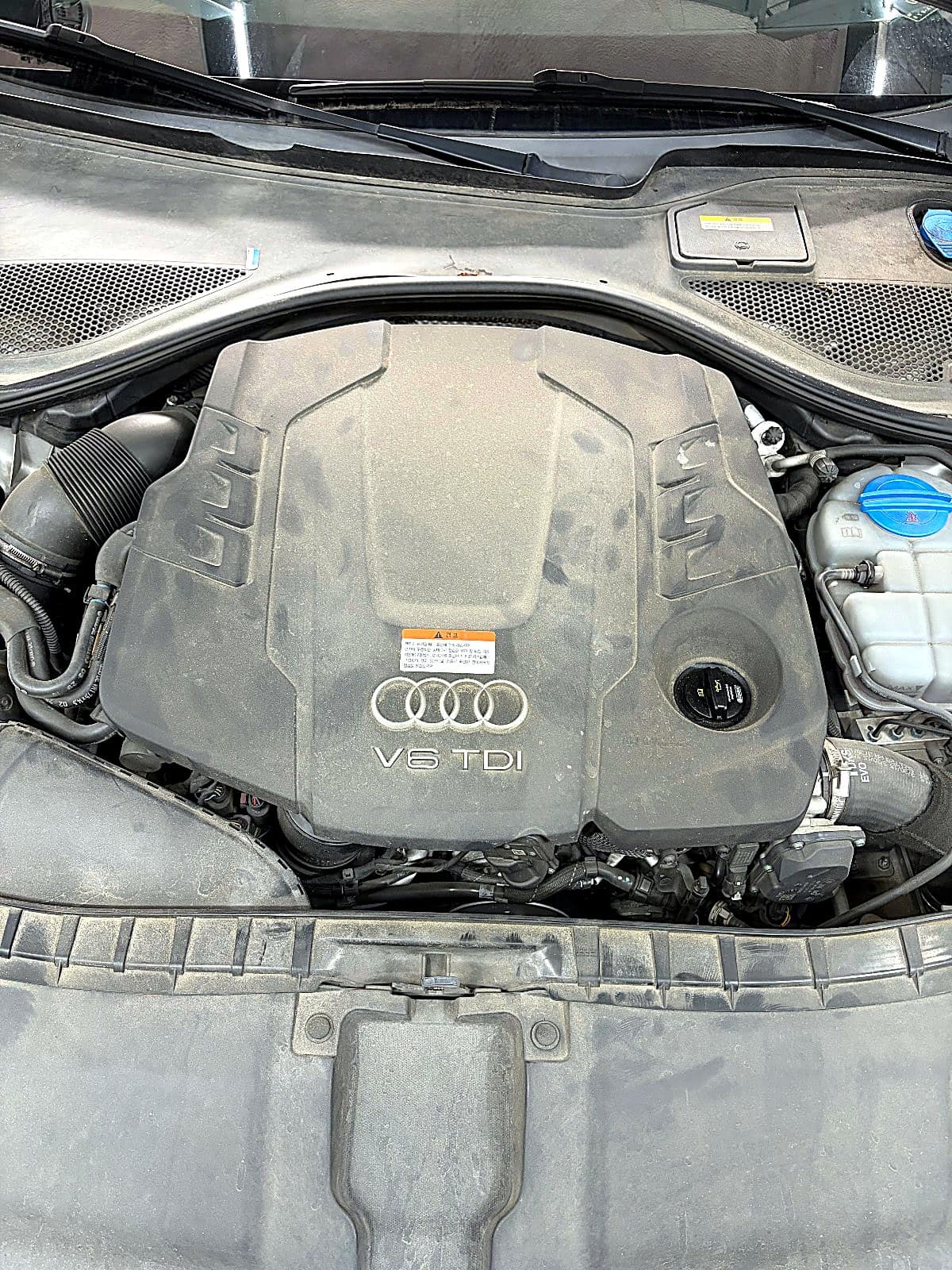 아우디 A7 V6 TDI 엔진룸