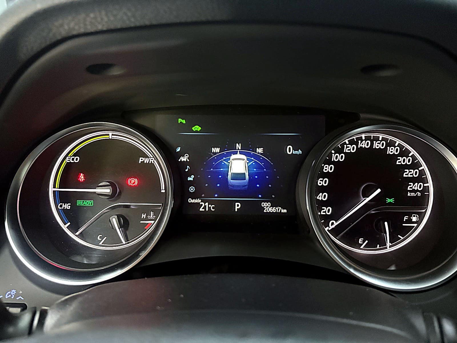 토요타 캠리 하이브리드 계기판의 주행거리 206,617km 표시