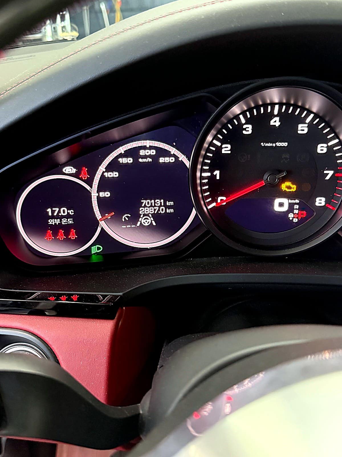 포르쉐 카이엔 계기판 주행거리 70,131km