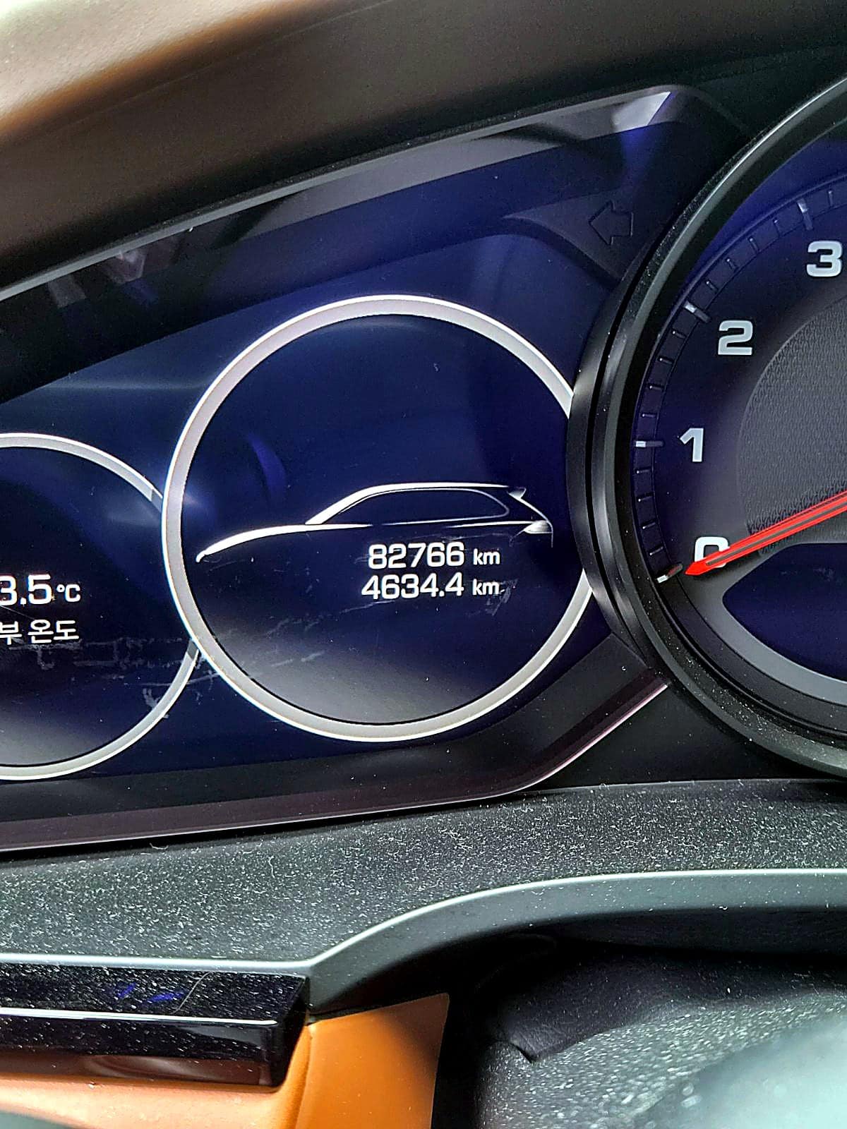 포르쉐 카이엔 계기판 누적 82,766km