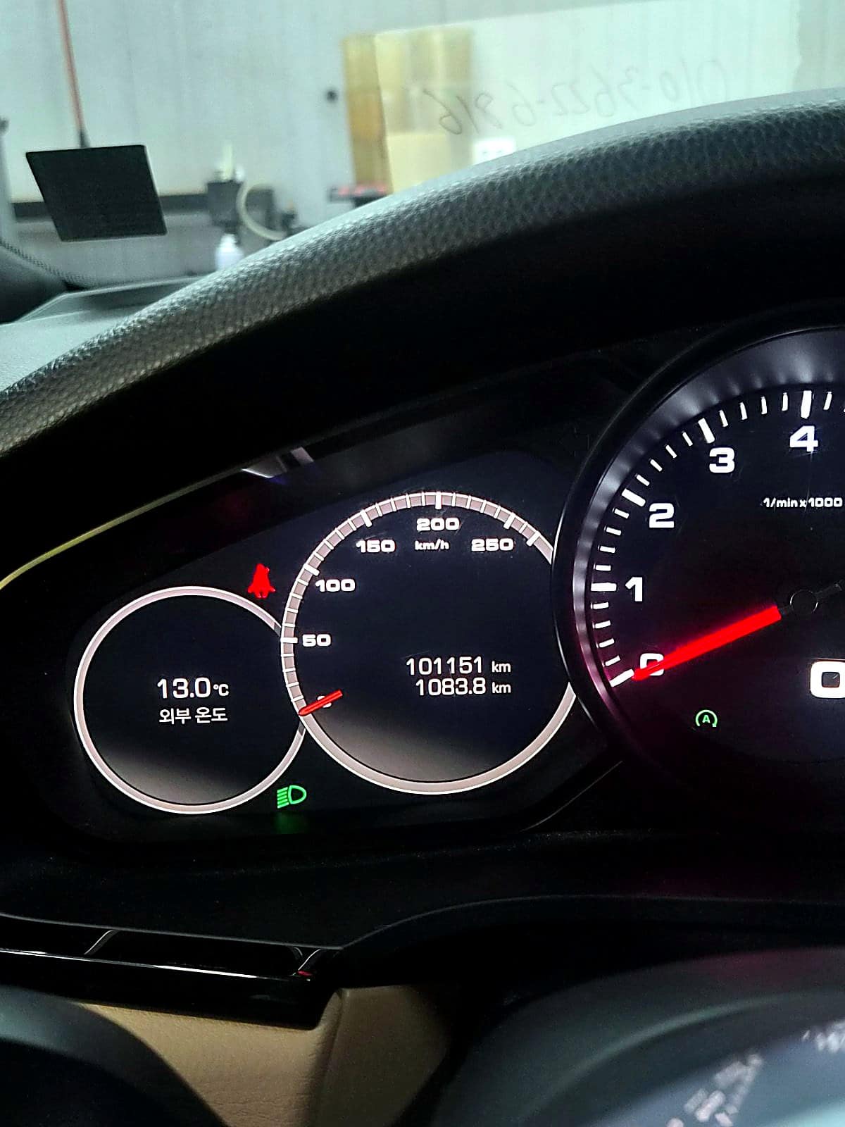 포르쉐 카이엔 계기판 누적 101,151km