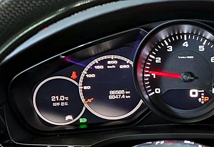 포르쉐 카이엔 쿠페 계기판 누적 86,566km