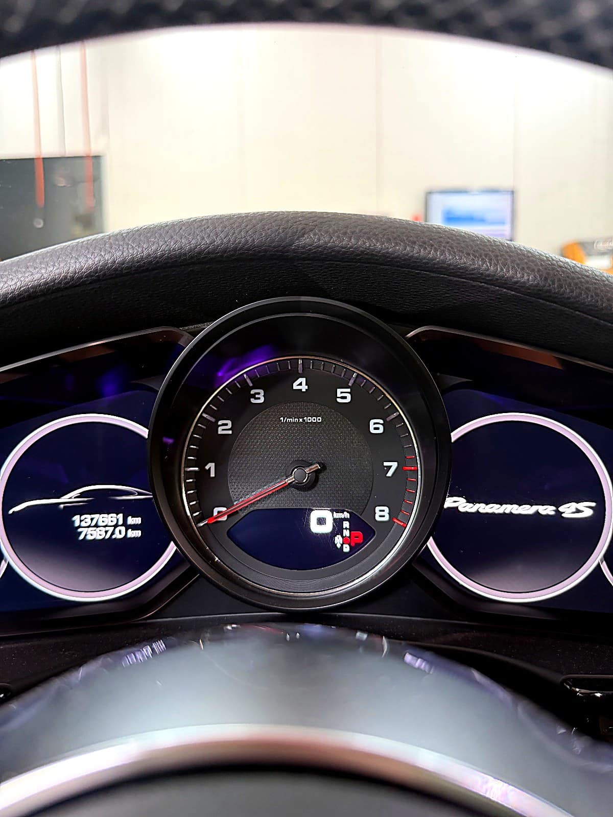 포르쉐 파나메라 4S 계기판 누적 137,661km