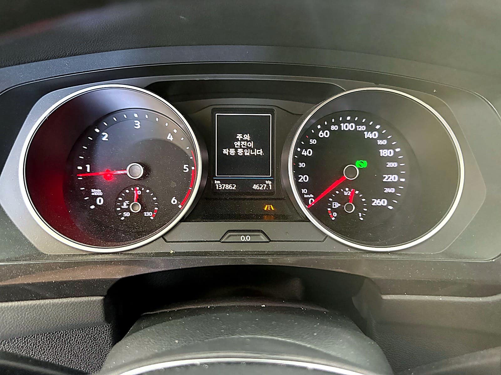폭스바겐 티구안 계기판 주행거리 137,862km
