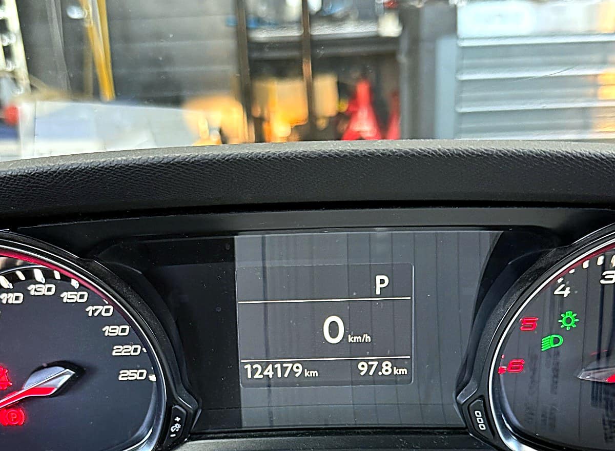 푸조 308 계기판 누적 124,179km