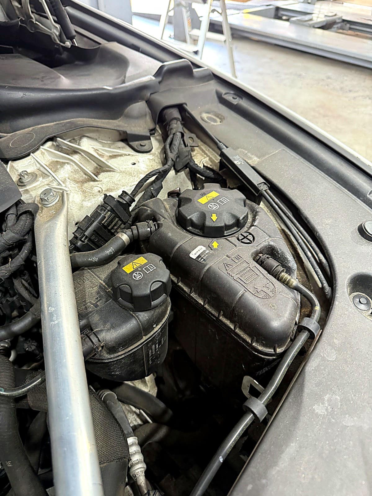 BMW 5시리즈 냉각수 보조탱크