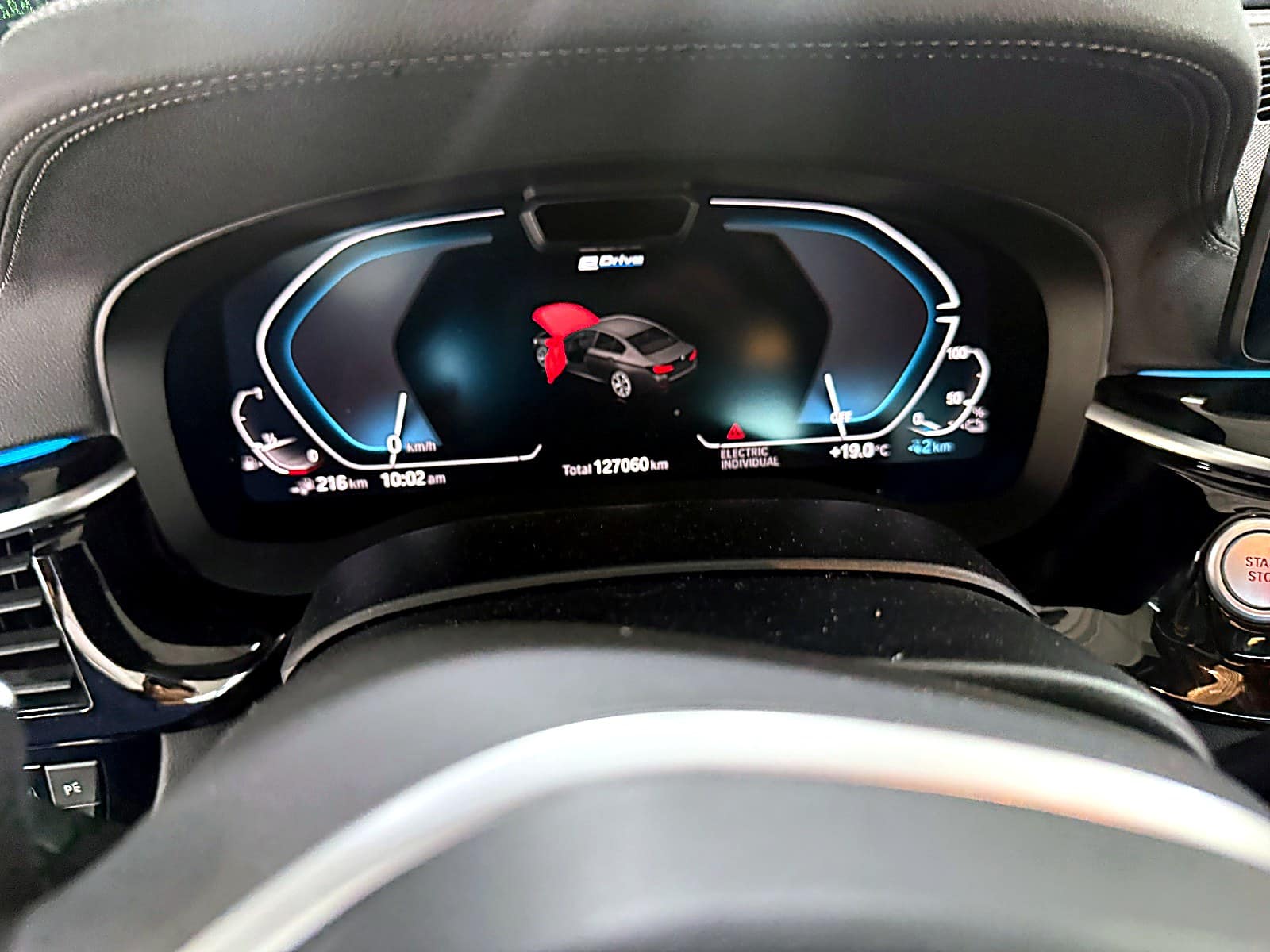 BMW 5시리즈 플러그인 하이브리드 계기판의 eDrive 표시와 누적 127,060km