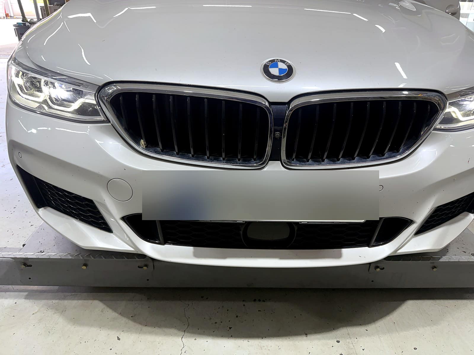 순천 H모터스에 뒷브레이크 패드 교환으로 입고된 BMW 6GT 외관
