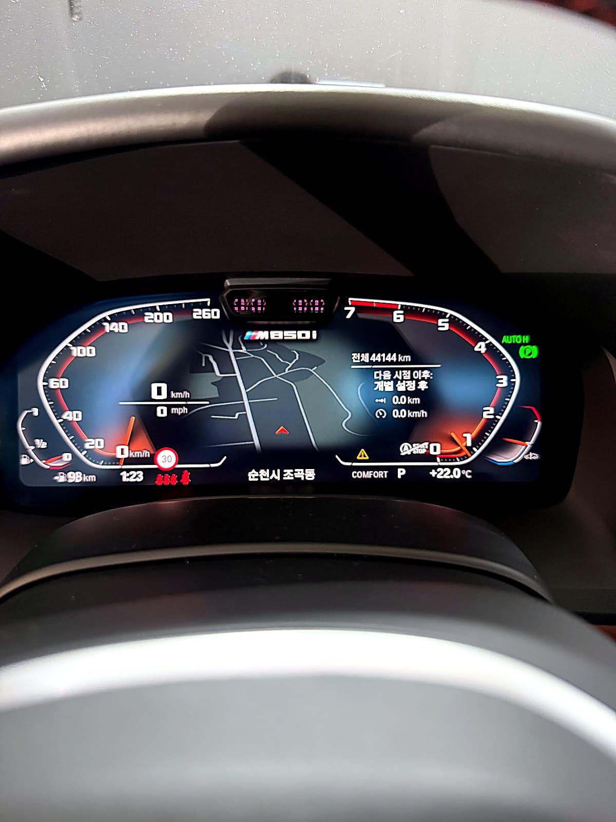 BMW M850i 계기판, 누적 주행거리 44,144km