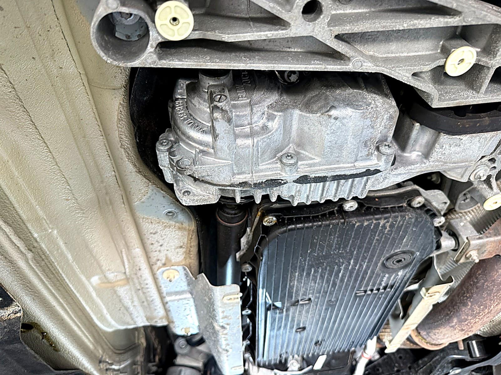 BMW X3 앞 디퍼런셜과 변속기 하부