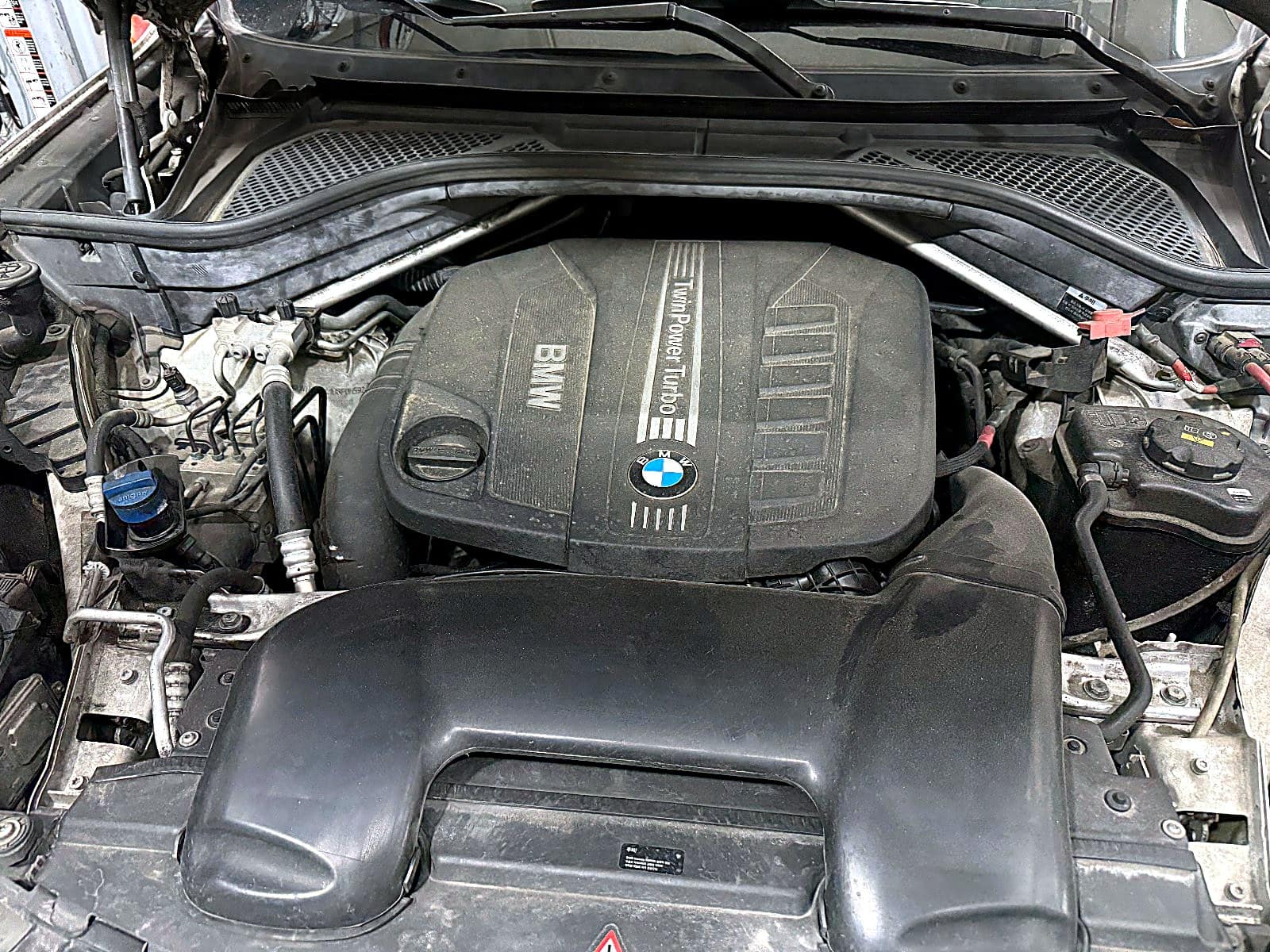 BMW X5 F15 디젤 엔진룸
