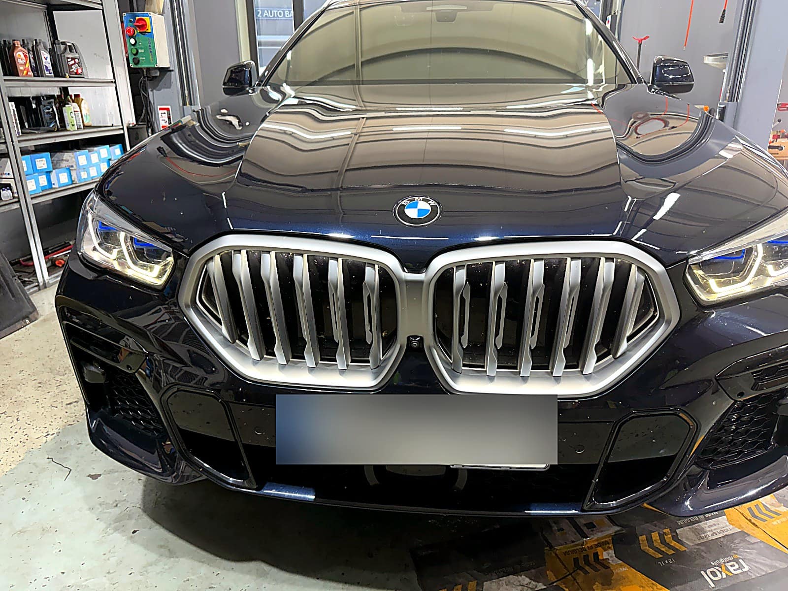 순천점 H모터스에 브레이크 패드 경고등으로 입고된 BMW X6 앞모습