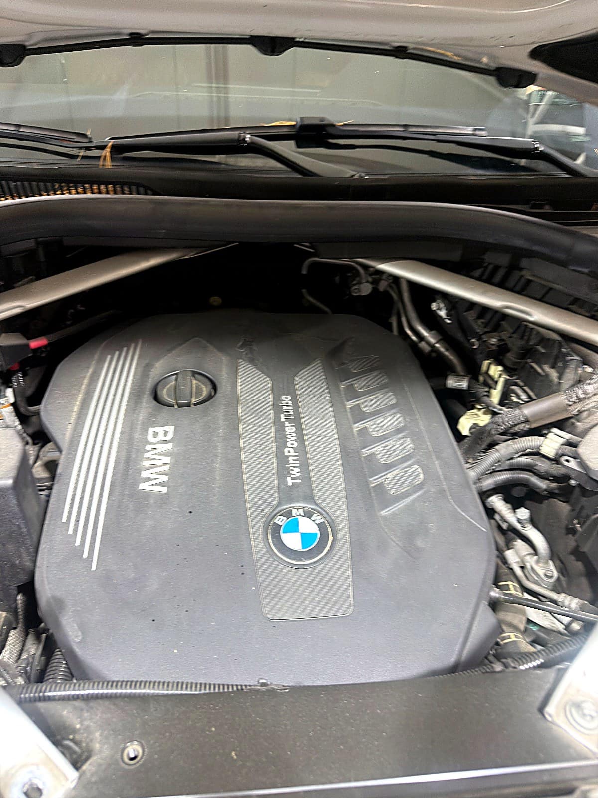 BMW X7 엔진룸 엔진 커버