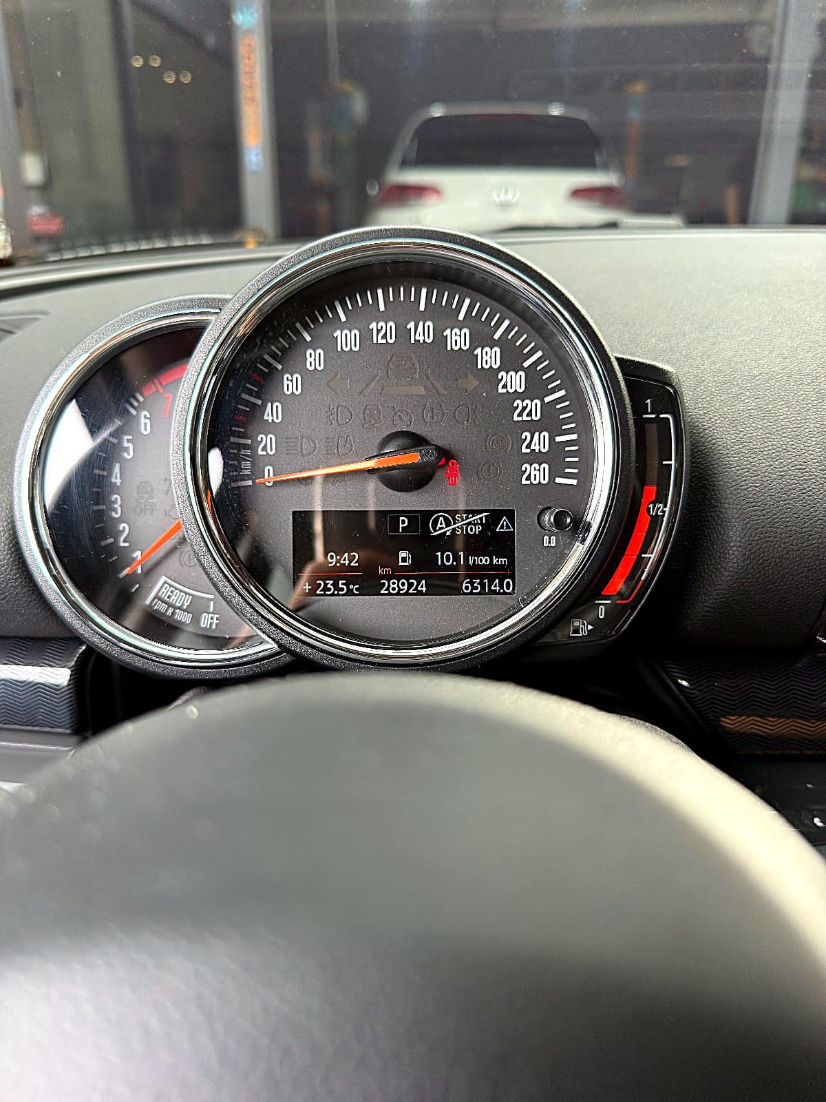 MINI 클럽맨 계기판 누적 28,924km