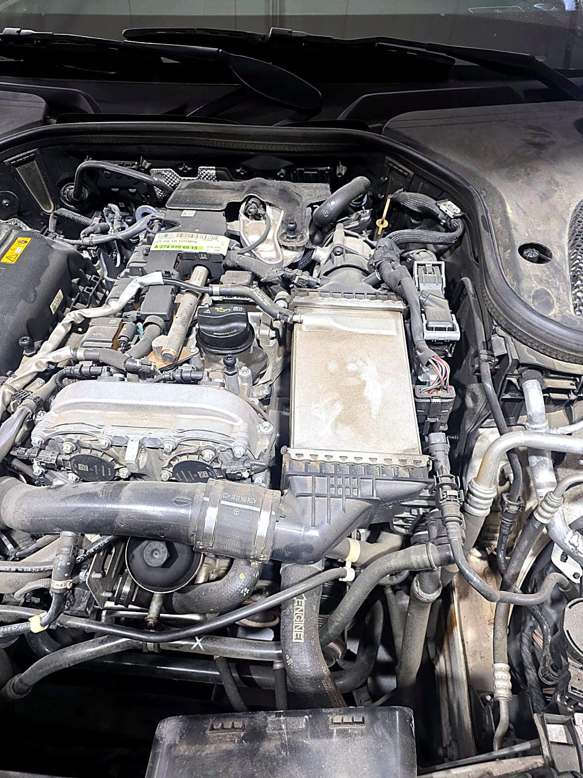 벤츠 E300 W213 엔진룸