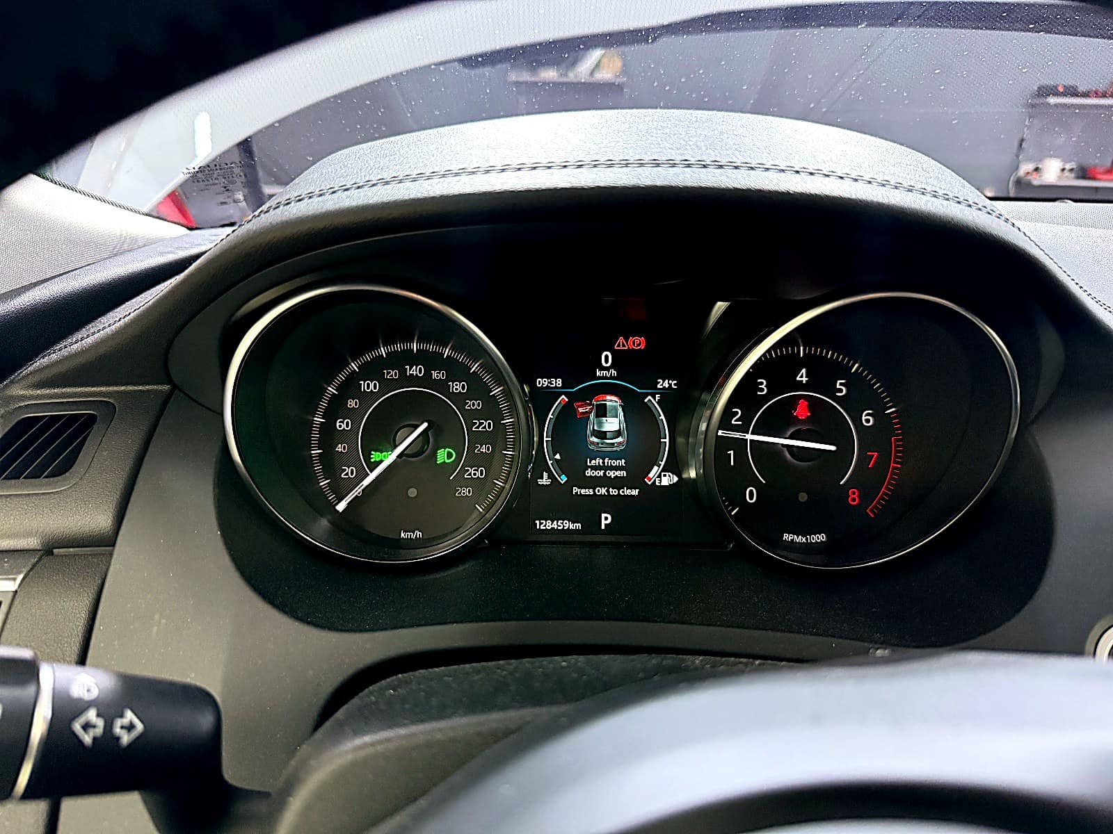 재규어 E-PACE 계기판 누적 주행거리 128,459km